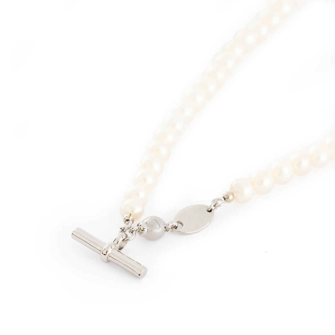 Pearl necklace with a Silver t-bar on white background